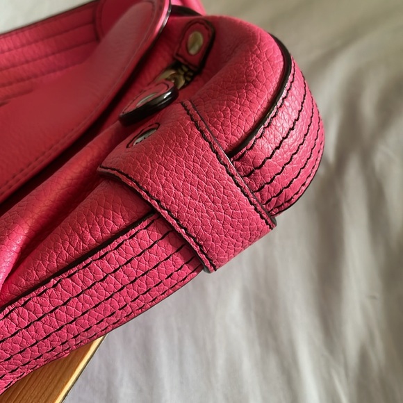 Danier Leather Shoulder Bag Bubblegum Pink - Picture 5 of 8